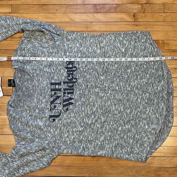 NWT University of New Hampshire Top - Picture 14 of 16